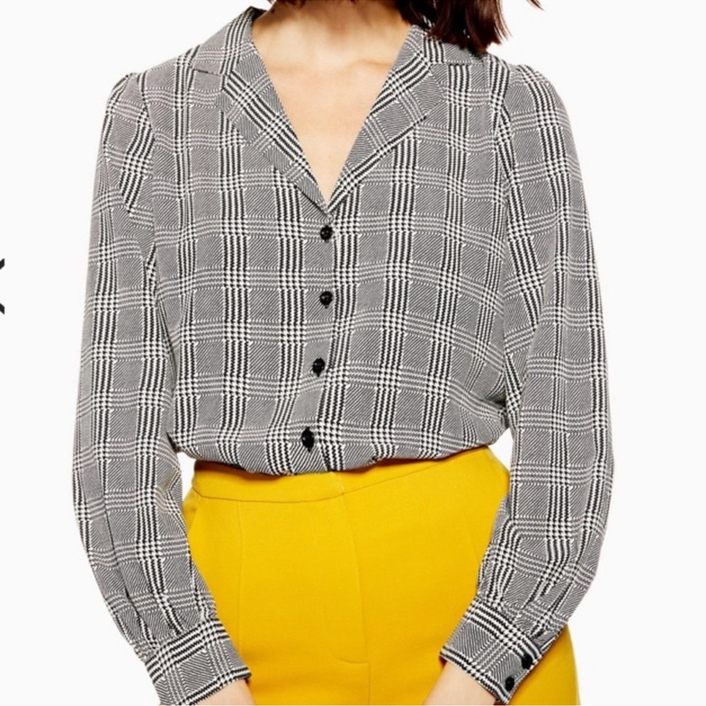 🦨Topshop black and white blouse🦨